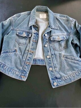 Old Navy Light Blue Denim Jacket - Classic Trucker Style